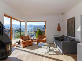 Fantástica casa de diseño en Alp, cabana o cottage a Alp