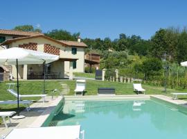 Villa con piscina, hotell med parkeringsplass i Capannori