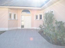 VILLA KÉRINÉ, hotel v destinaci Valencin