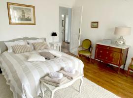 Les Chambres de LOUIS, bed & breakfast i Le Chesnay