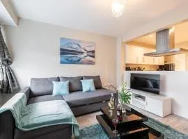 Dartford, Kent - Modern 2Bd 2Bath En-Suite Bungalow M25 Bluewater