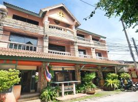 Casa Brazil Homestay, pet-friendly hotel in Karon Beach