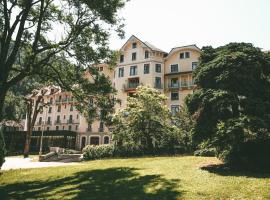 Terres de France - Appart'Hotel le Splendid, aparthotel v destinaci Allevard