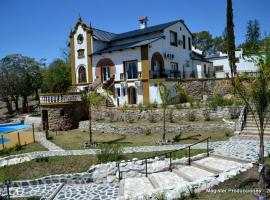 Hotel FATVIAL 4 de Abril, hotel en Tanti