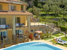 Residence Rosemary, leilighetshotell i Brenzone sul Garda