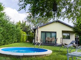 Cherry Tree Cottage, hótel í Golden Sands