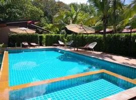 Baan Suan Rim Klong Resort