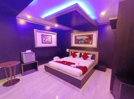 Hotel PKP Grand, hotel v destinaci Dharmapuri