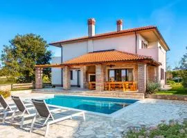 Gorgeous Home In Krmed With Wifi
