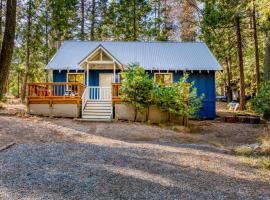 Blue Sky Cottage, hotel with parking in Shaver Lake