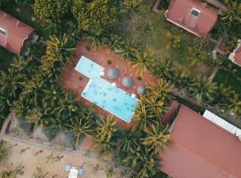 Huong Phong Ho Coc Beach Resort, hôtel avec piscine à Ho Coc