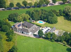 Vakantiewoning 2, hotel with pools in Simpelveld