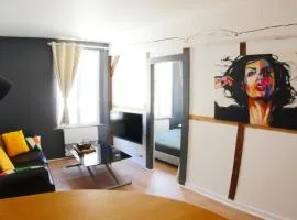 Coeur de ville, joli 2 pieces au 1er étage, Wifi !