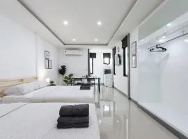 P4 Silom Large 2beds full kitchen WIFI 4-6pax