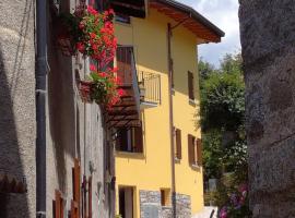 Casa Ramus Valle Camonica a 30 km dal Passo Tonale, cheap hotel in Edolo