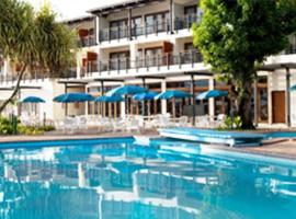 Solomon Kitano Mendana Hotel: Honiara şehrinde bir otel