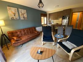 Apartamento Turístico Snow Boutique, hotel u gradu Kamarena de la Sijera