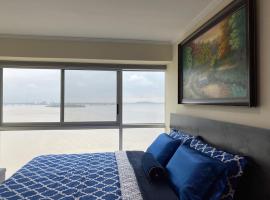 Puerto Santa Ana, Suite con vista al Rio, hotell i nærheten av Santa Ana Hill i Guayaquil