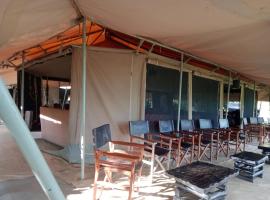 Mara Ngenche Safari Camp - Maasai Mara National Reserve, намет-люкс у місті Talek