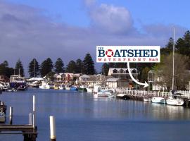 the boatshed waterfront b&b, B&B in Port Fairy