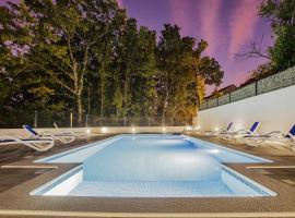 Luxury villa Luck in Imotski, private pool, parkimisega hotell sihtkohas Imotski