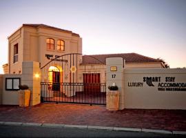 A Smart Stay Apartments, hotel din Somerset West