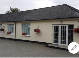 Mullaghbeag Lodge, cabin in Navan