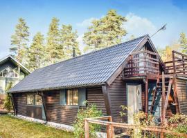 Stunning Home In Tidaholm With 3 Bedrooms And Sauna, stuga i Tidaholm