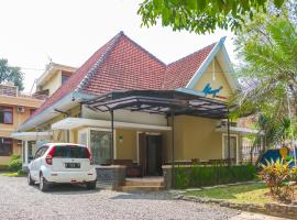 RedDoorz Plus near Brawijaya Museum, homestay in Malang