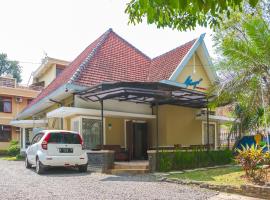RedDoorz Plus near Brawijaya Museum, hotelli kohteessa Malang