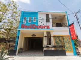 RedDoorz Syariah near Politeknik Negeri Madiun, viešbutis mieste Madiunas