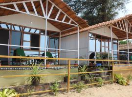 Mountain Palm patnem beach, pet-friendly hotel in Patnem