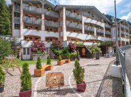 Al Sole Clubresidence: Canazei şehrinde bir apart otel