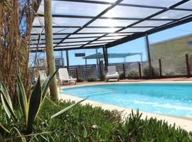 Noctilucas en PuntaNegra, cerquita de la playa y piscina climatizada โรงแรมในPunta Colorada