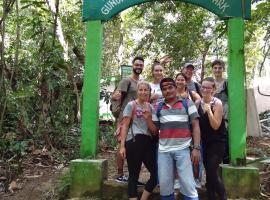 Jungle treking & Jungle Tour booking with us, hostel u gradu 'Bukit Lawang'