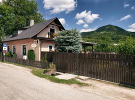 Prázdninový dom Eliška***, hotel with parking in Rajecká Lesná