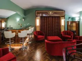 Sea-facing Art Deco Apartment