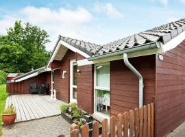 8 person holiday home in Juelsminde, casa vacanze a Sønderby