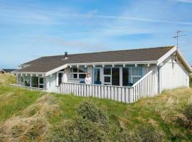 12 person holiday home in Hj rring, cabaña o casa de campo en Lønstrup