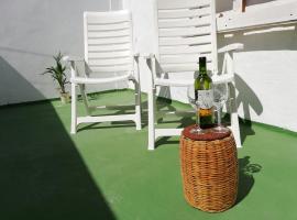 Apartment with terrace, hotel v destinaci Vecindario