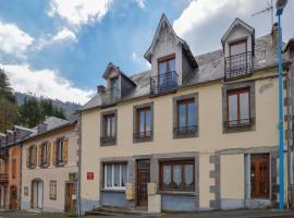 Beautiful Apartment In La Bourboule With Kitchen, skidresort i Le Mont-Dore