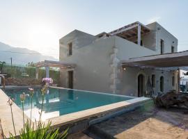 Traditional Stonebuilt Villa Leonanto with Heated Pool, only 5 Km from a Sandy Beach, Hotel in Kástellos