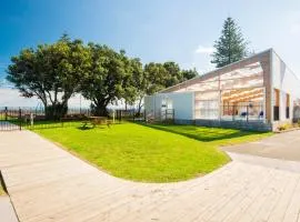 Waikanae Beach TOP 10 Holiday Park、にあるGisborne Airport - GISの周辺ホテル