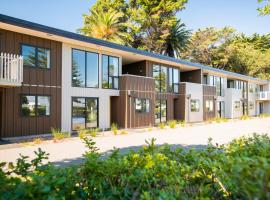 Waikanae Beach Ocean View Apartments: Gisborne şehrinde bir otel