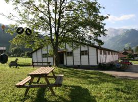 Mountain Lodge Backpackercamp: Lenk şehrinde bir hostel