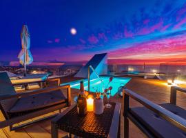 Bekina, stylish rooftop pool apartment, Hotel in Mandre
