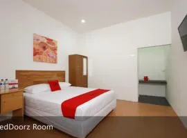 RedDoorz Plus near Plaza Indonesia