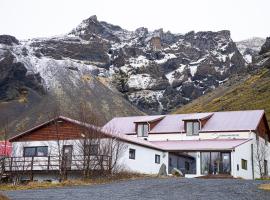 Adventure Hotel Hof, hótel í Hofi