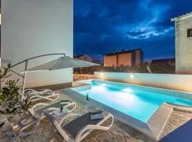 Star 5 modern & centrally ap for 4