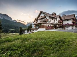 Hotel Arlara, hotell i Corvara